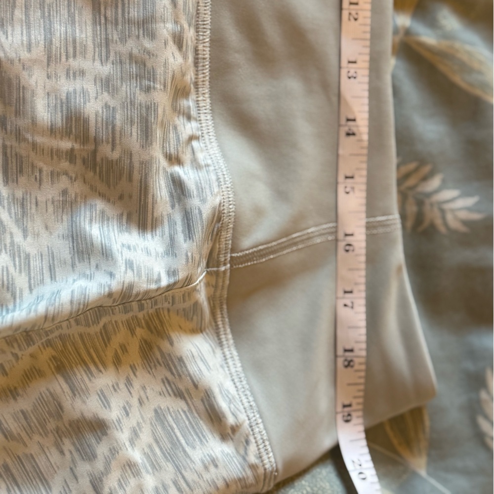 Athleta Light Gray Patterned Athletic Shorts Xl - image 6